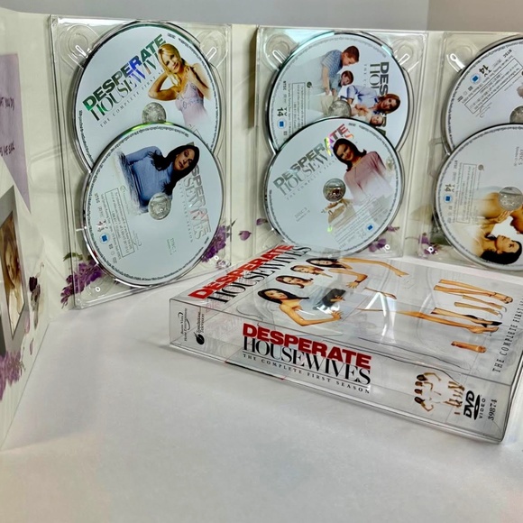 Desperate Housewives Complete 1st Season (Like New) DVD With Bonus Features - Picture 1 of 5